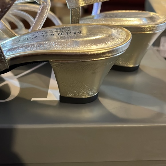 (155)NWT ladies gold sandals with heels. By Mark & Kemp(Walking Cradles. 6 1/2 - Picture 4 of 8